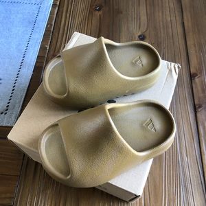 yeezy slides ochre (kids)